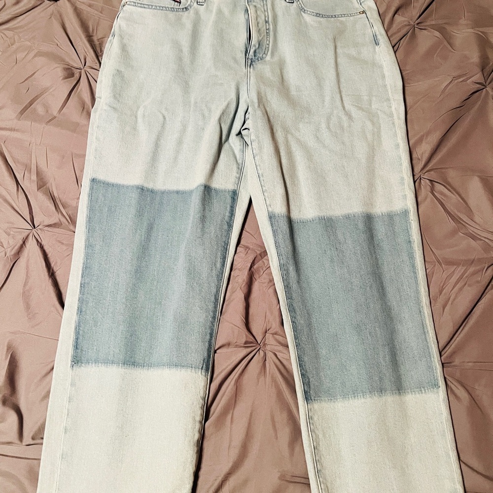 Women Tommy Hilfiger stone washed Jeans, Like New.. size 18/34